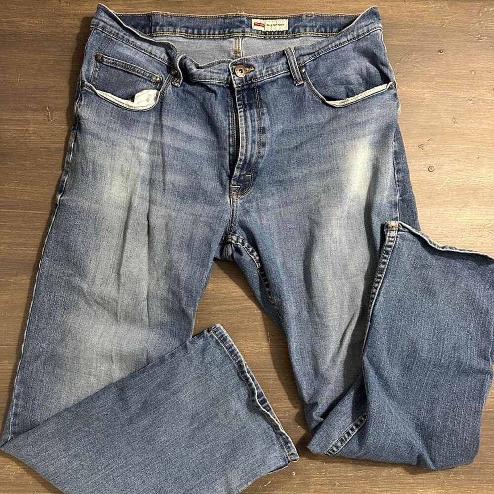 Wrangler Men's Blue and Navy Jeans